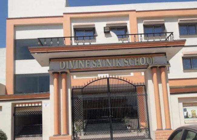 Teaching Opportunities at Divine Sainik School, Varanasi, Uttar Pradesh